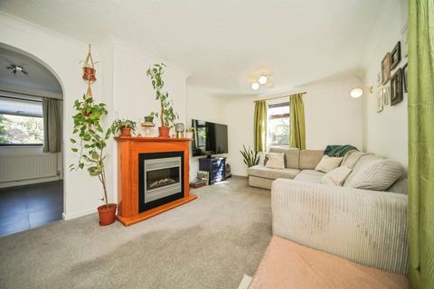 3 bedroom chalet for sale, St. Andrews Drive, Fornham St. Martin, Bury St. Edmunds