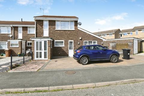 3 bedroom end of terrace house for sale, Carnation Close, Chelmsford