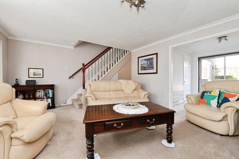 3 bedroom end of terrace house for sale, Carnation Close, Chelmsford