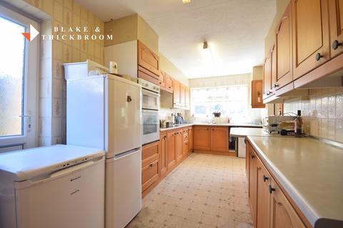 2 bedroom detached bungalow for sale, Frinton Road, Holland-On-Sea, CO15 5TE