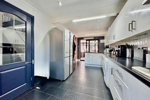 4 bedroom detached house for sale, Emmer Green, Wigmore, Luton, Bedfordshire, LU2 8UH
