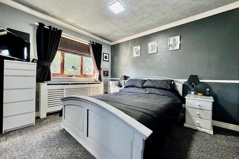 4 bedroom detached house for sale, Emmer Green, Wigmore, Luton, Bedfordshire, LU2 8UH