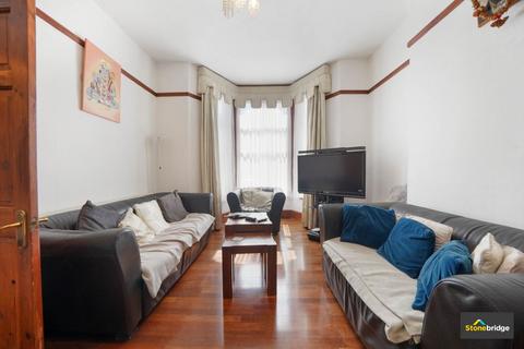 4 bedroom end of terrace house for sale, Romford Road, Forest Gate, E7 8AB