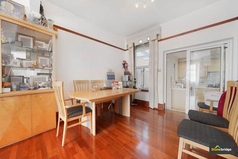 4 bedroom end of terrace house for sale, Romford Road, Forest Gate, E7 8AB