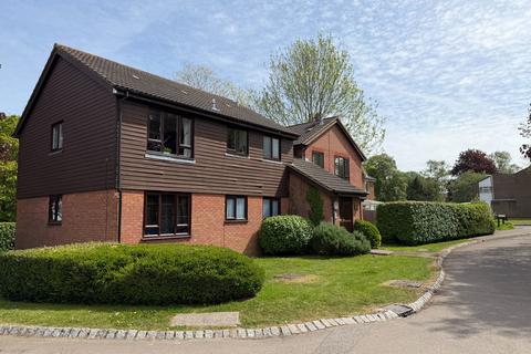 2 bedroom flat for sale, Bracken Close, Leatherhead KT23