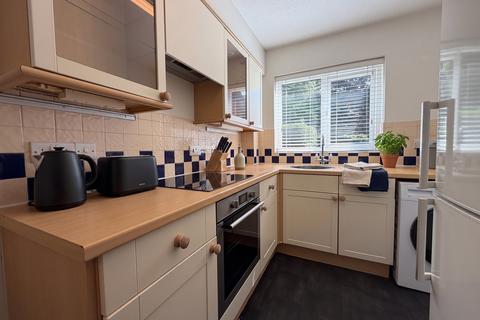 2 bedroom flat for sale, Bracken Close, Leatherhead KT23