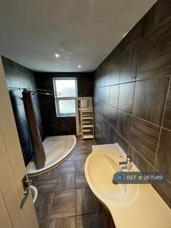 2 bedroom flat to rent, Lower Addiscombe Road, Croydon, CR0