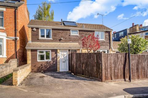 2 bedroom detached house to rent, Harpes Road, North Oxford