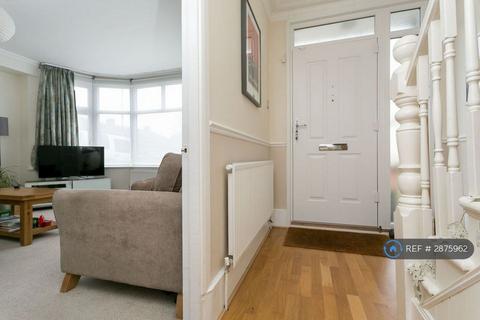 3 bedroom terraced house to rent, Nelson Road, London, E4