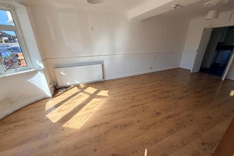 4 bedroom semi-detached house to rent, Clockhouse Lane, Romford RM5