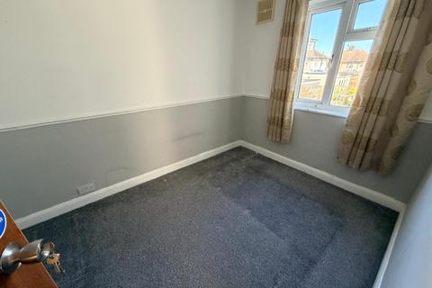 4 bedroom semi-detached house to rent, Clockhouse Lane, Romford RM5