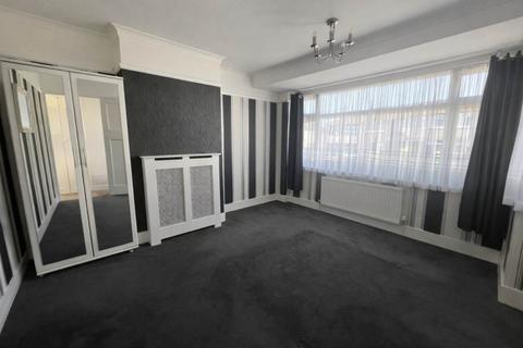 3 bedroom end of terrace house for sale, Havering Road, Romford RM1