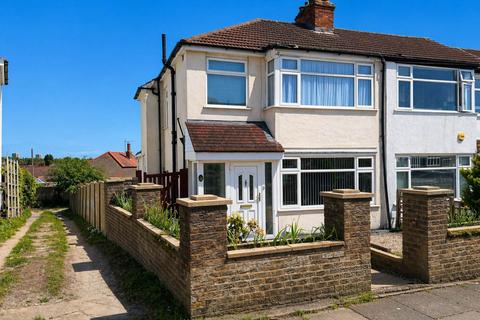 3 bedroom end of terrace house for sale, Havering Road, Romford RM1
