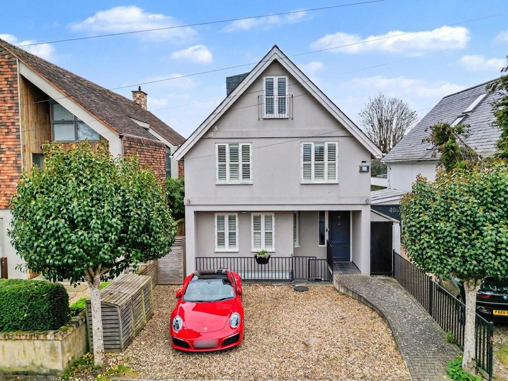 Vind Roda Vine Road, East Molesey, KT8 5 bed detached house for sale - £1,895,000