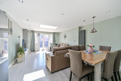 Hurworth Avenue, Langley, Slough, SL3