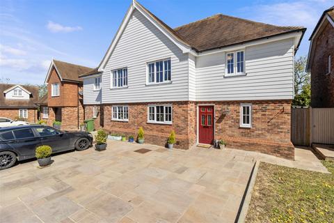 3 bedroom semi-detached house for sale, Oak Fields, Hailsham