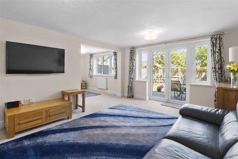 3 bedroom semi-detached house for sale, Oak Fields, Hailsham