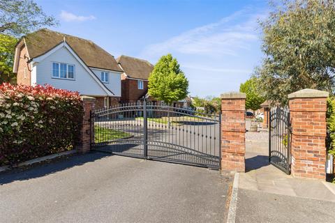 3 bedroom semi-detached house for sale, Oak Fields, Hailsham