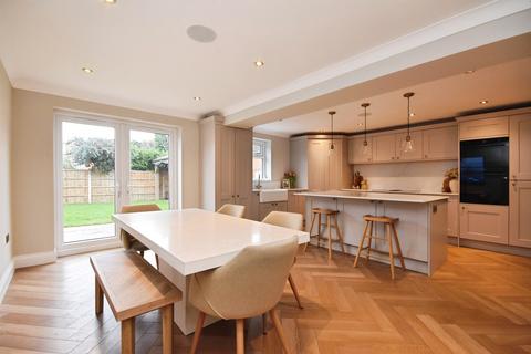 5 bedroom detached house for sale, Cranfield Park Road, Wickford