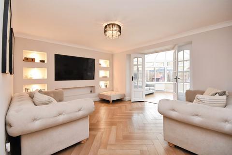 5 bedroom detached house for sale, Cranfield Park Road, Wickford