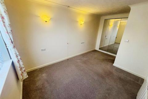 2 bedroom flat for sale, Littleham Road, Devon EX8