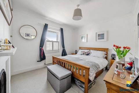 2 bedroom semi-detached house for sale, New Cross Road, Surrey GU2