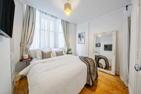 1 bedroom flat for sale, Bedford Hill, Balham, London, SW12