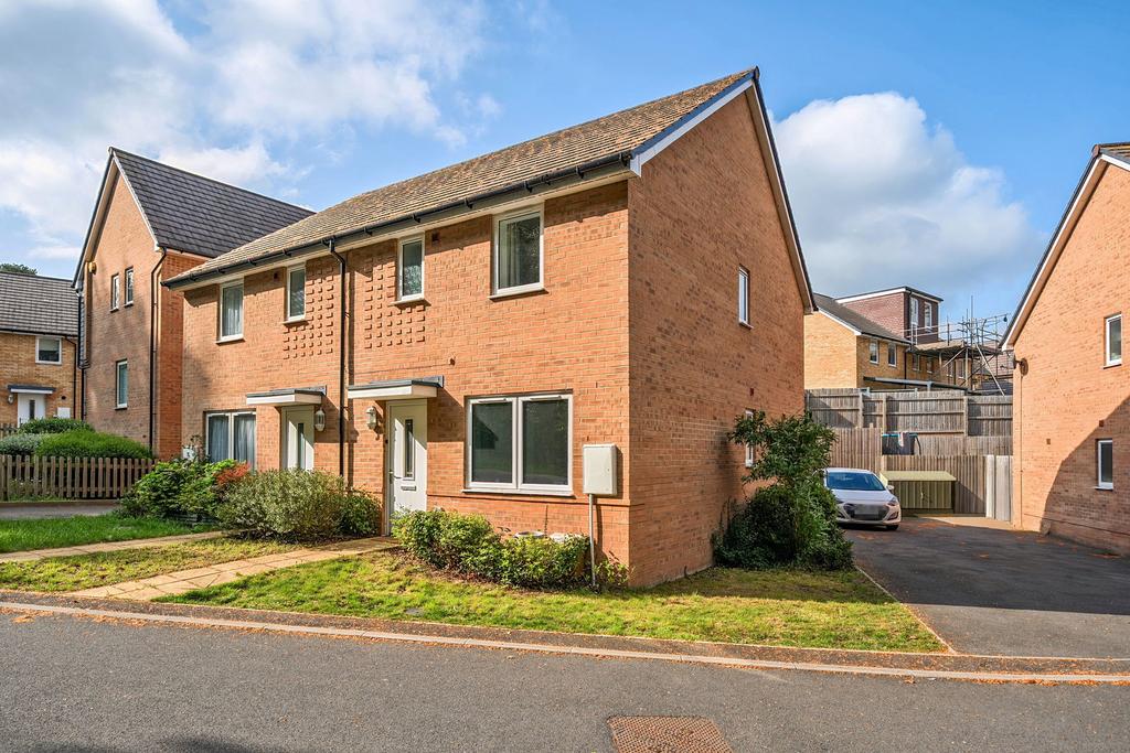 Stoneham Way Basingstoke RG24 9WW 3 bed semi-detached house for sale ...