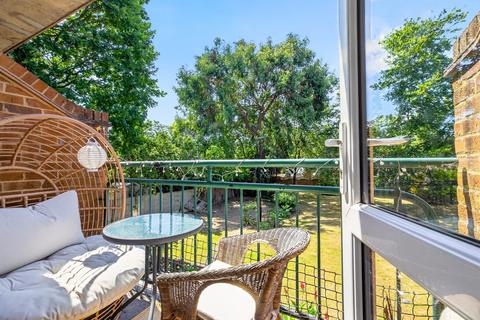 1 bedroom flat for sale, Rose Way, London