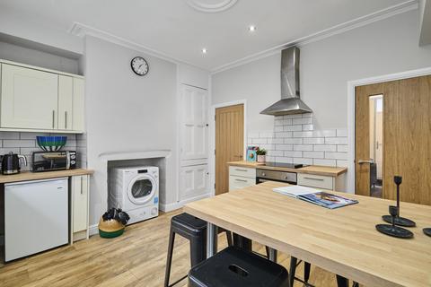 6 bedroom house to rent, Village Place, Leeds LS4
