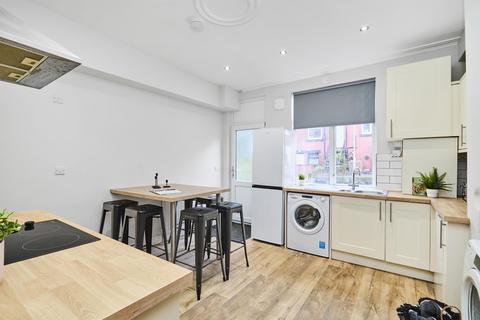 6 bedroom house to rent, Village Place, Leeds LS4
