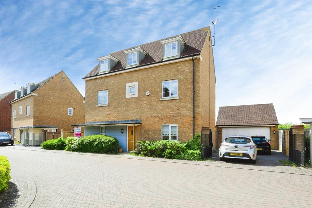 6 bedroom detached house for sale