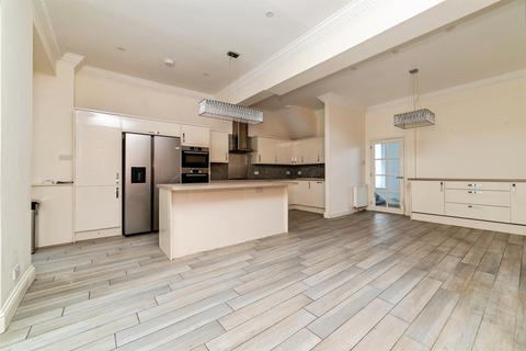 4 bedroom terraced house for sale, Hitchin Street, BALDOCK
