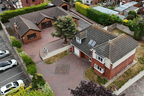 4 bedroom detached house for sale, Plas Y Brenin, Rhuddlan, LL18 5YH