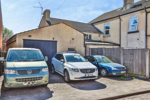 4 bedroom semi-detached house for sale, Nottingham Road, ILKESTON