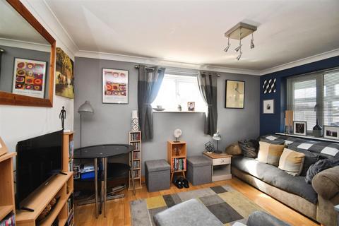 1 bedroom end of terrace house for sale, Birch Close, Hull
