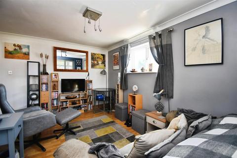 1 bedroom end of terrace house for sale, Birch Close, Hull