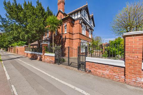 7 bedroom detached house for sale, London Road, Newark