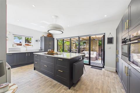 7 bedroom detached house for sale, London Road, Newark