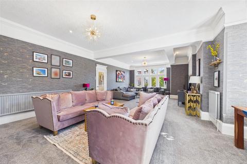 7 bedroom detached house for sale, London Road, Newark