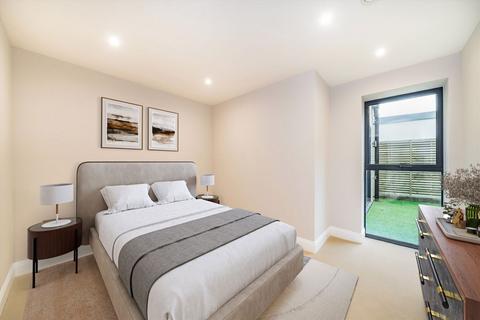 2 bedroom flat for sale, Merton Road, South Wimbledon SW19