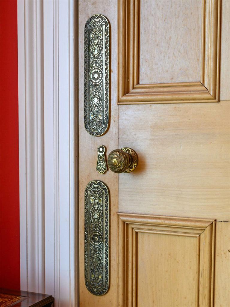 Feature Door