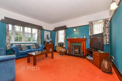 4 bedroom detached house for sale, St. John's Road, Sandown PO36