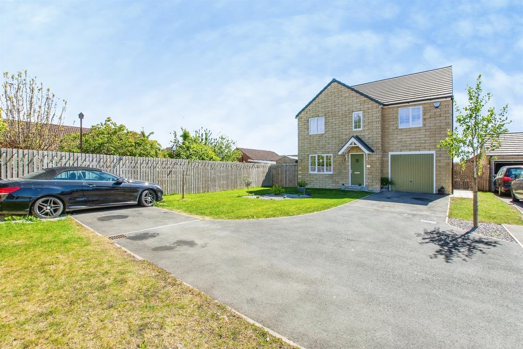 4 bedroom detached house for sale