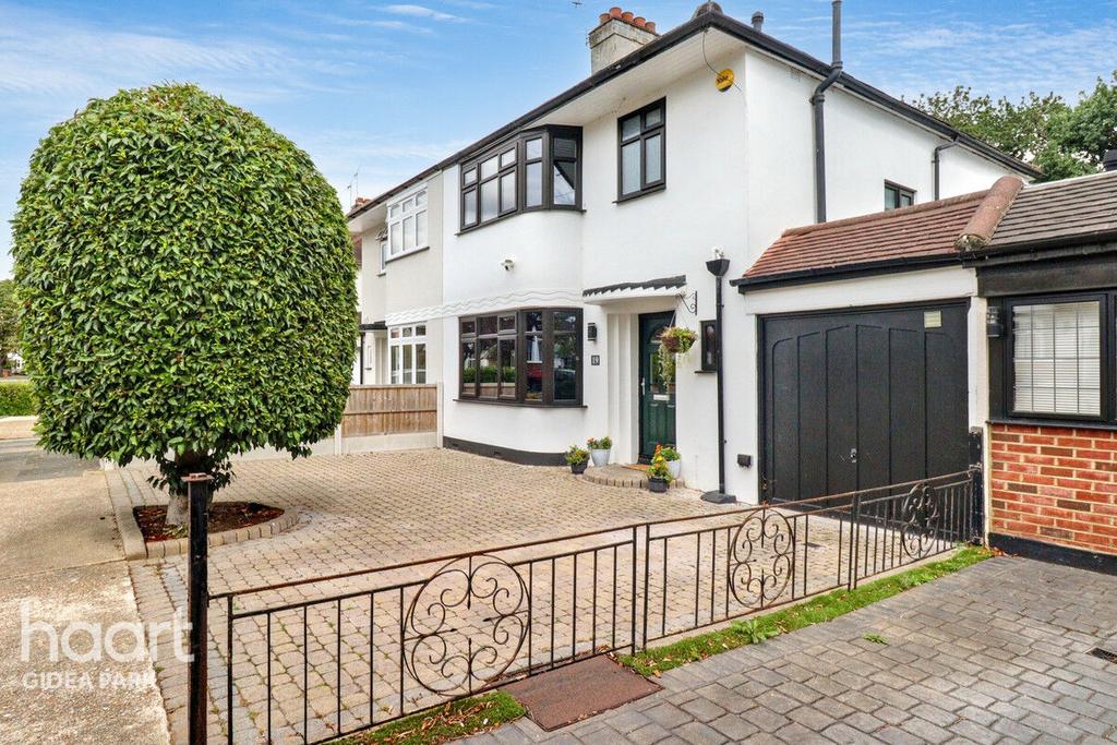 Detached house exterior, driveway, garage