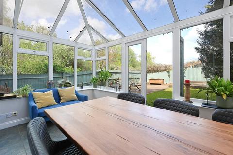 4 bedroom semi-detached house for sale, Cambridge Square, Redhill, Surrey, RH1