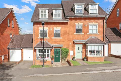 4 bedroom semi-detached house for sale, Cambridge Square, Redhill, Surrey, RH1