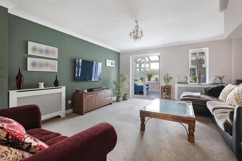 4 bedroom semi-detached house for sale, Cambridge Square, Redhill, Surrey, RH1