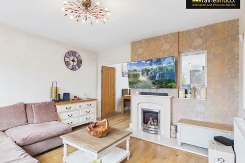 4 bedroom semi-detached house for sale, Tiverton Road, Potters Bar
