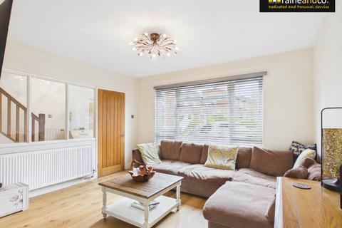 4 bedroom semi-detached house for sale, Tiverton Road, Potters Bar